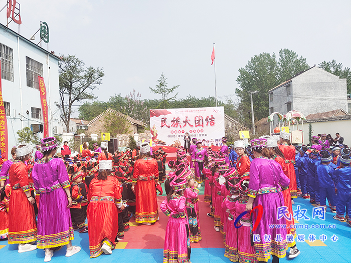 白云寺鎮(zhèn)馬崗小天使幼兒園舉行“民族大團(tuán)結(jié)”主題運(yùn)動會 白云寺鎮(zhèn)馬崗小天使幼兒園舉行“民族大團(tuán)結(jié)”主題運(yùn)動會