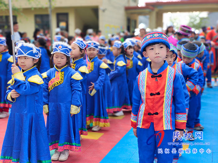 白云寺鎮(zhèn)馬崗小天使幼兒園舉行“民族大團(tuán)結(jié)”主題運(yùn)動會 白云寺鎮(zhèn)馬崗小天使幼兒園舉行“民族大團(tuán)結(jié)”主題運(yùn)動會