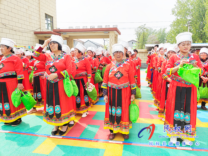 白云寺鎮(zhèn)馬崗小天使幼兒園舉行“民族大團(tuán)結(jié)”主題運(yùn)動會 白云寺鎮(zhèn)馬崗小天使幼兒園舉行“民族大團(tuán)結(jié)”主題運(yùn)動會