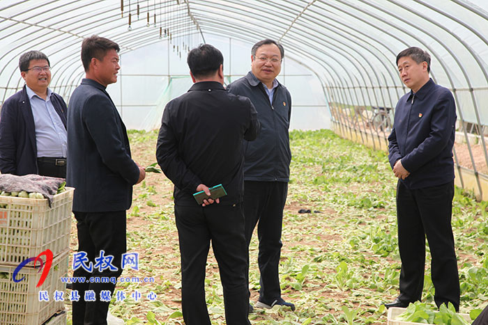 市委常委、常務(wù)副市長(zhǎng)吳祖明到龍?zhí)伶?zhèn)邢莊村開展“三五”基層工作日活動(dòng)