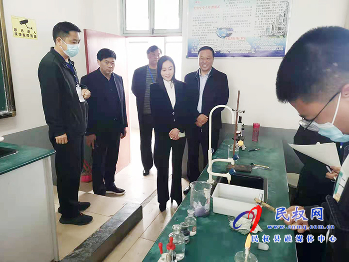 副縣長朱琳巡視中考實(shí)驗(yàn)加試及體育加試工作 副縣長朱琳巡視中考實(shí)驗(yàn)加試及體育加試工作