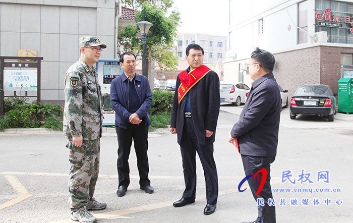 縣領(lǐng)導(dǎo)慰問榮獲二等功現(xiàn)役軍人王嘯天家屬 縣領(lǐng)導(dǎo)慰問榮獲二等功現(xiàn)役軍人王嘯天家屬