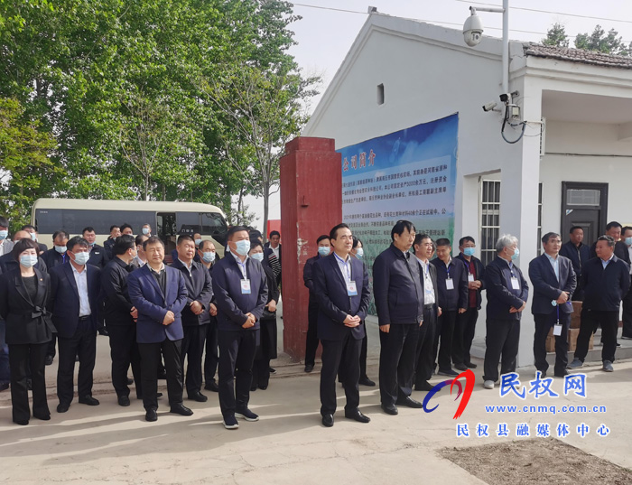 商丘市種業(yè)高質(zhì)量發(fā)展觀摩現(xiàn)場會(huì)在林七鄉(xiāng)舉行 商丘市種業(yè)高質(zhì)量發(fā)展觀摩現(xiàn)場會(huì)在林七鄉(xiāng)舉行