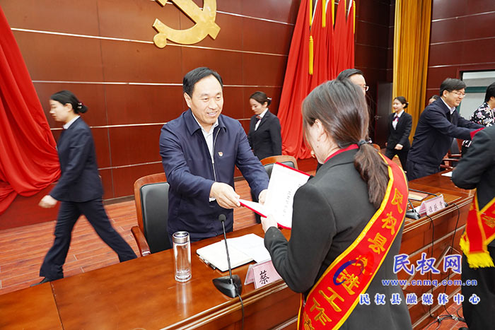 民權(quán)縣慶?！拔逡弧眹H勞動節(jié)暨表彰勞動模范和先進工作者大會召開