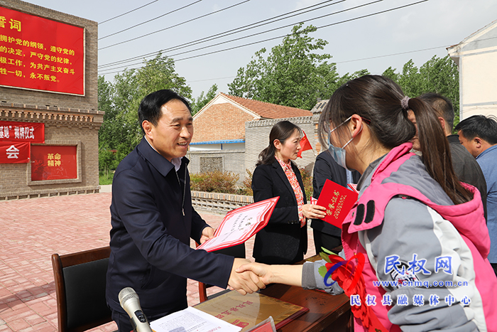 市共青團學(xué)習(xí)教育青春尋訪民權(quán)行“商丘市青少年愛國主義教育基地”揭牌儀式暨民權(quán)五四青年節(jié)表彰大會在民舉行 市共青團學(xué)習(xí)教育青春尋訪民權(quán)行“商丘市青少年愛國主義教育基地”揭牌儀式暨民權(quán)五四青年節(jié)表彰大會在民舉行
