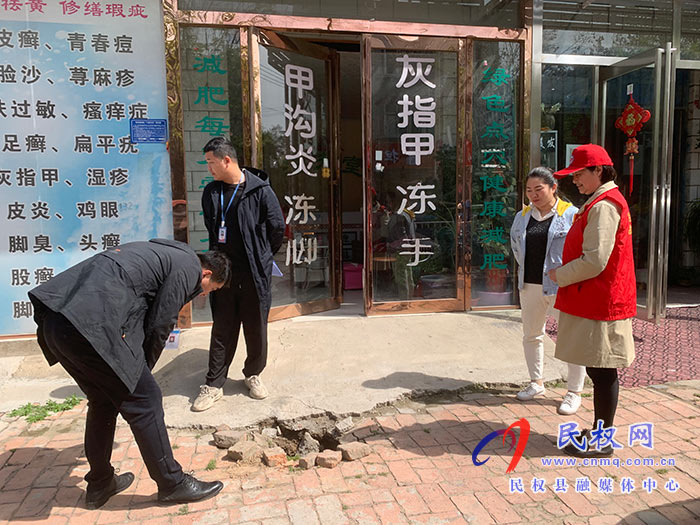 民權12345:路面大坑存隱患 群眾來電求幫助 民權12345:路面大坑存隱患 群眾來電求幫助