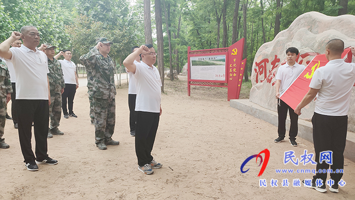 縣人武部、退役軍人事務(wù)管理局聯(lián)合開展“百年黨史路，啟航新征程”健步走暨“我為群眾辦實事”志愿者服務(wù)活動