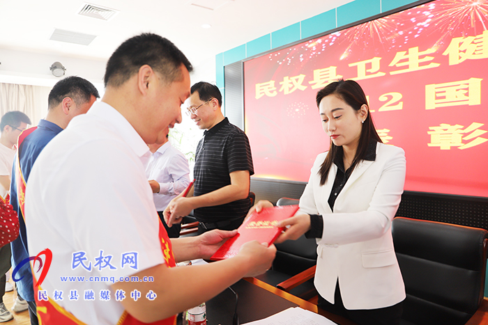 民權(quán)縣慶祝第110個(gè)國際護(hù)士節(jié)表彰大會暨文藝匯演舉行 民權(quán)縣慶祝第110個(gè)國際護(hù)士節(jié)表彰大會暨文藝匯演舉行