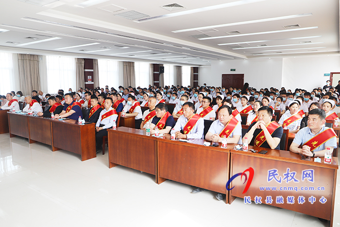 民權(quán)縣慶祝第110個(gè)國際護(hù)士節(jié)表彰大會暨文藝匯演舉行 民權(quán)縣慶祝第110個(gè)國際護(hù)士節(jié)表彰大會暨文藝匯演舉行