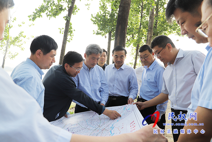 水利部河湖司副司長(zhǎng)、一級(jí)巡視員陳大勇一行到我縣調(diào)研黃河故道河道采砂專項(xiàng)整治工作