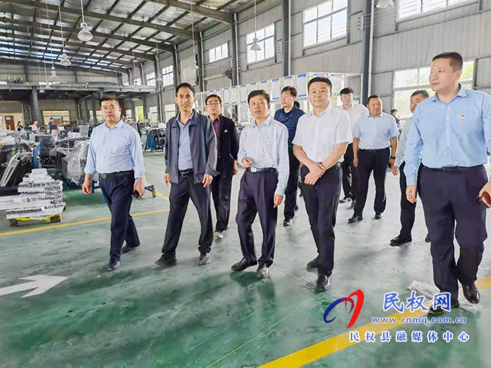 縣政府黨組成員、信訪局局長陳鴻志走進企業(yè)開展“一聯(lián)三幫”、“百名行長走訪千家萬戶”調(diào)研活動