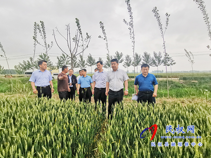 副縣長張士彬督導農(nóng)田水利設(shè)施排查整改工作并現(xiàn)場辦公 副縣長張士彬督導農(nóng)田水利設(shè)施排查整改工作并現(xiàn)場辦公