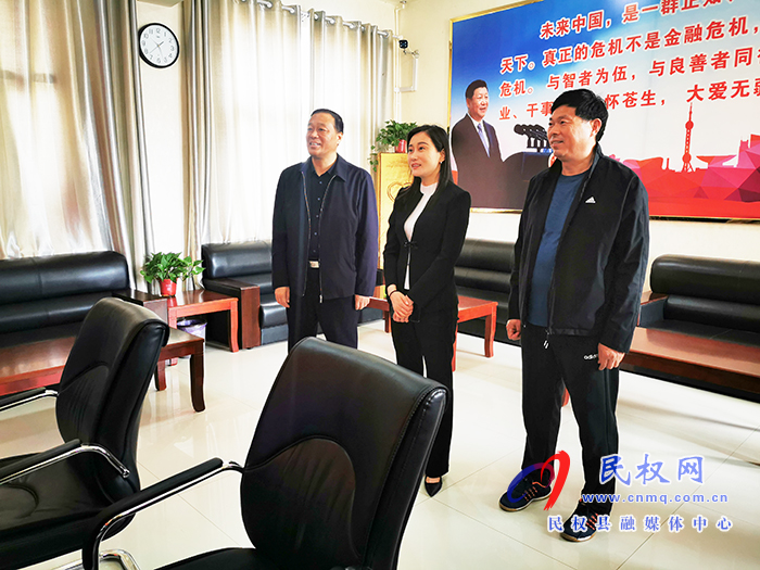 副縣長(zhǎng)朱琳察看全縣九年級(jí)第二次模擬考試 副縣長(zhǎng)朱琳察看全縣九年級(jí)第二次模擬考試