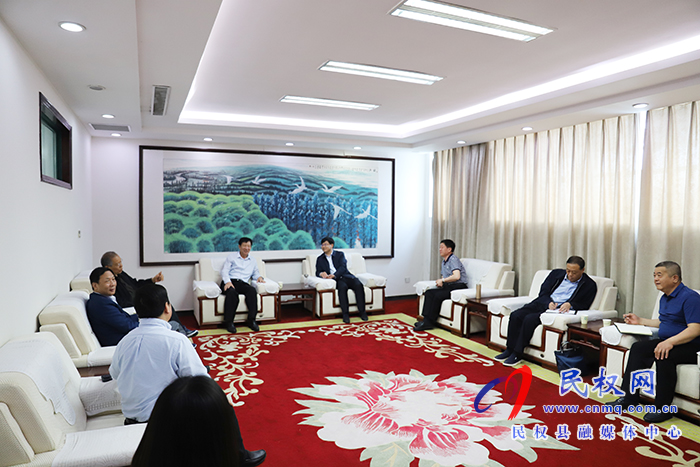 縣委副書記、縣長(zhǎng)張團(tuán)結(jié)會(huì)見益海嘉里金龍魚油脂總監(jiān)、公關(guān)事務(wù)總監(jiān)涂長(zhǎng)明一行