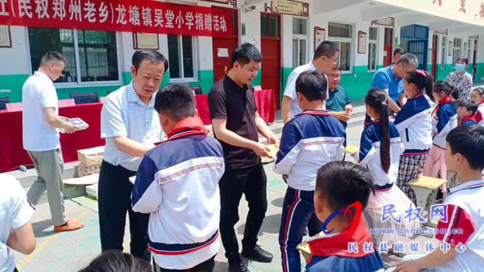 捐贈助學 大愛無疆——海燕出版社(民權(quán)鄭州老鄉(xiāng))為吳堂小學捐贈圖書 捐贈助學 大愛無疆——海燕出版社(民權(quán)鄭州老鄉(xiāng))為吳堂小學捐贈圖書