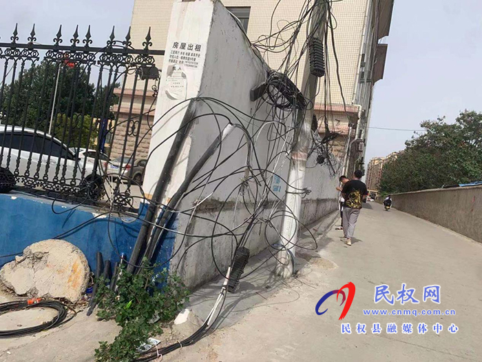 民權12345:雜亂電纜無人處理 12345現場辦公解民憂 民權12345:雜亂電纜無人處理 12345現場辦公解民憂