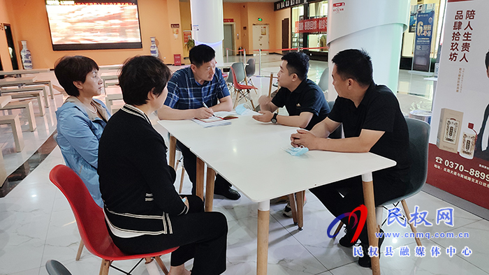 縣委宣傳部副部長李忠強帶隊督導檢查我縣電影市場經(jīng)營發(fā)展情況 縣委宣傳部副部長李忠強帶隊督導檢查我縣電影市場經(jīng)營發(fā)展情況