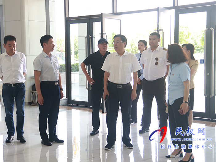市人大常委會(huì)副主任、縣委書(shū)記姬脈常赴周口西華通用機(jī)場(chǎng)參觀考察