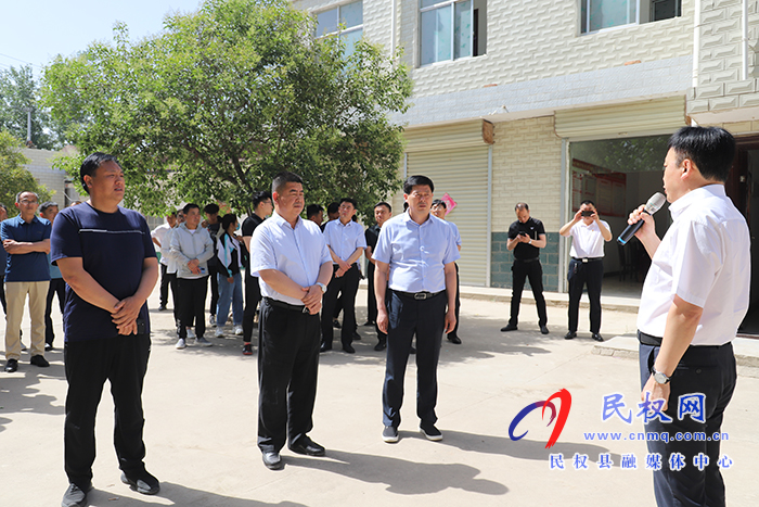 我縣召開2021年小麥新品種現(xiàn)場觀摩暨農(nóng)田水利設(shè)施排查與管護現(xiàn)場會 我縣召開2021年小麥新品種現(xiàn)場觀摩暨農(nóng)田水利設(shè)施排查與管護現(xiàn)場會