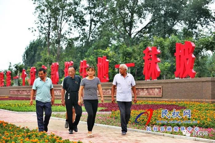 河南日?qǐng)?bào)頭版頭條以“民權(quán) 紅綠輝映展畫卷”為題刊發(fā)報(bào)道 河南日?qǐng)?bào)頭版頭條以“民權(quán) 紅綠輝映展畫卷”為題刊發(fā)報(bào)道