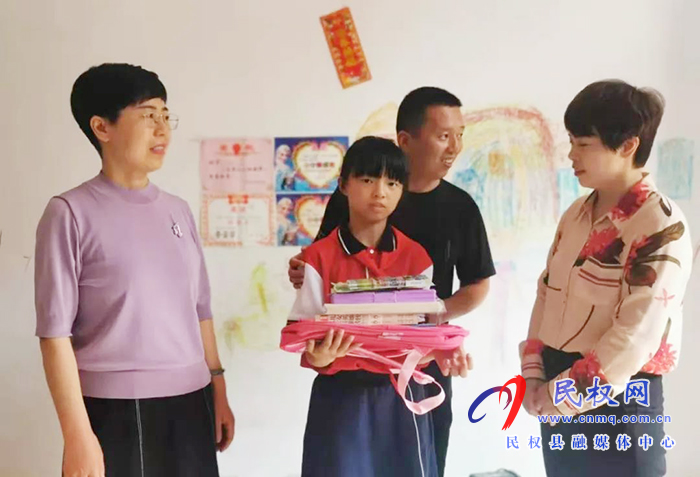 民權(quán)縣總工會開展“六一特別關(guān)愛活動” 民權(quán)縣總工會開展“六一特別關(guān)愛活動”