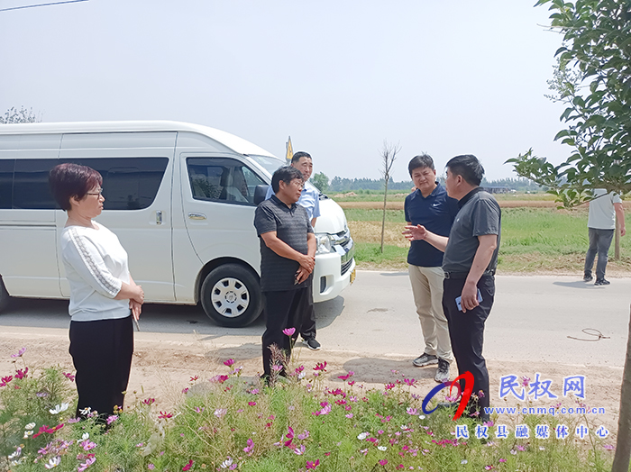 縣政協(xié)副主席劉偉調(diào)研我縣特色優(yōu)質(zhì)農(nóng)產(chǎn)品基地建設(shè)情況 縣政協(xié)副主席劉偉調(diào)研我縣特色優(yōu)質(zhì)農(nóng)產(chǎn)品基地建設(shè)情況