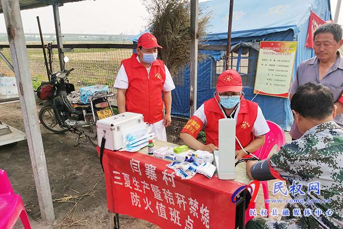【辦實(shí)事當(dāng)先鋒】雙塔鎮(zhèn)衛(wèi)生院水東志愿者開展三夏“送藥品，送健康”活動(dòng)
