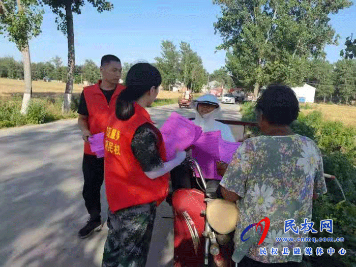 白云寺鎮(zhèn)黨員志愿者我為群眾辦實事，服務三夏當先鋒