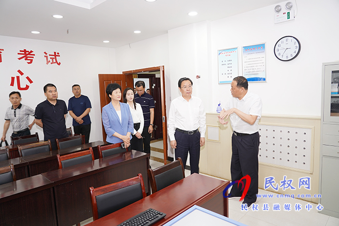 市人大常委會副主任、縣委書記姬脈常查看高招考務(wù)工作準備情況