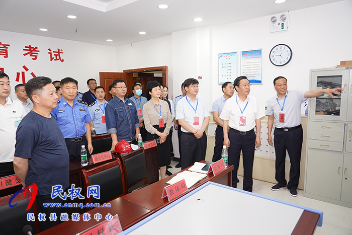 市人大常委會(huì)副主任、縣委書記姬脈常帶隊(duì)巡視高考工作