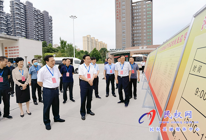市人大常委會(huì)副主任、縣委書記姬脈常帶隊(duì)巡視高考工作