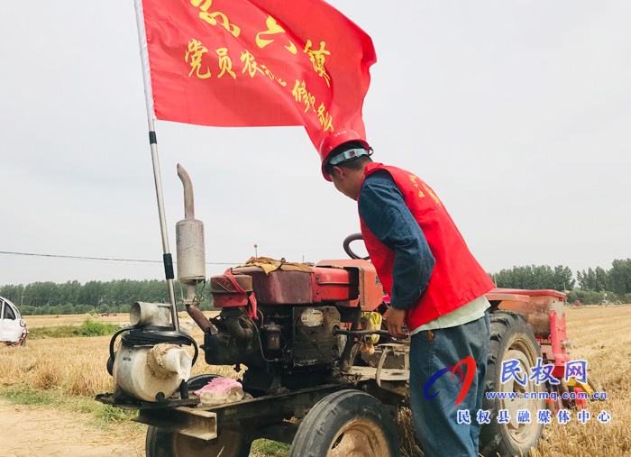 孫六鎮(zhèn):農(nóng)機服務(wù)隊助力“三夏” 孫六鎮(zhèn):農(nóng)機服務(wù)隊助力“三夏”