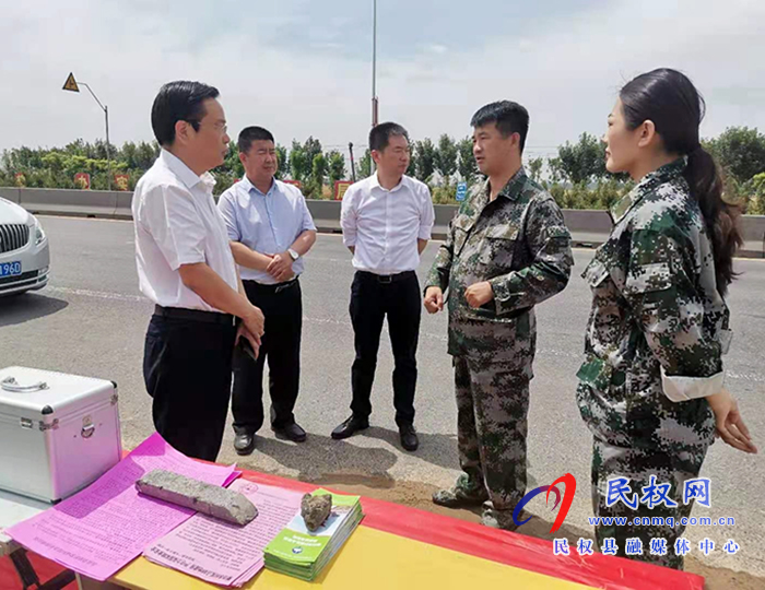 市人大常委會副主任、縣委書記姬脈常到我縣部分鄉(xiāng)鎮(zhèn)查看“三夏”生產(chǎn)工作