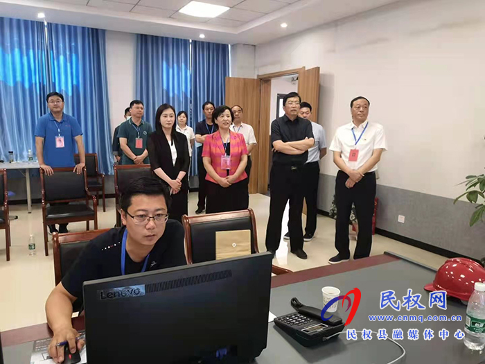 副市長岳愛云到民查看高考考務(wù)工作 副市長岳愛云到民查看高考考務(wù)工作