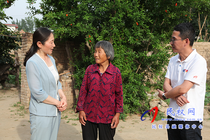 縣婦聯(lián)攜手縣脫貧攻堅(jiān)副總指揮徐強(qiáng)走訪慰問(wèn)“加油木蘭”項(xiàng)目受益人 縣婦聯(lián)攜手縣脫貧攻堅(jiān)副總指揮徐強(qiáng)走訪慰問(wèn)“加油木蘭”項(xiàng)目受益人