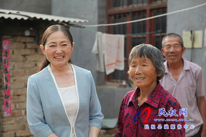 縣婦聯(lián)攜手縣脫貧攻堅(jiān)副總指揮徐強(qiáng)走訪慰問(wèn)“加油木蘭”項(xiàng)目受益人 縣婦聯(lián)攜手縣脫貧攻堅(jiān)副總指揮徐強(qiáng)走訪慰問(wèn)“加油木蘭”項(xiàng)目受益人