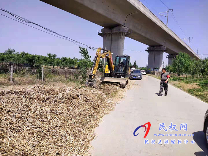 雙塔鎮(zhèn):“三邊三頭”在行動(dòng) 秸稈禁燒不放松 雙塔鎮(zhèn):“三邊三頭”在行動(dòng) 秸稈禁燒不放松