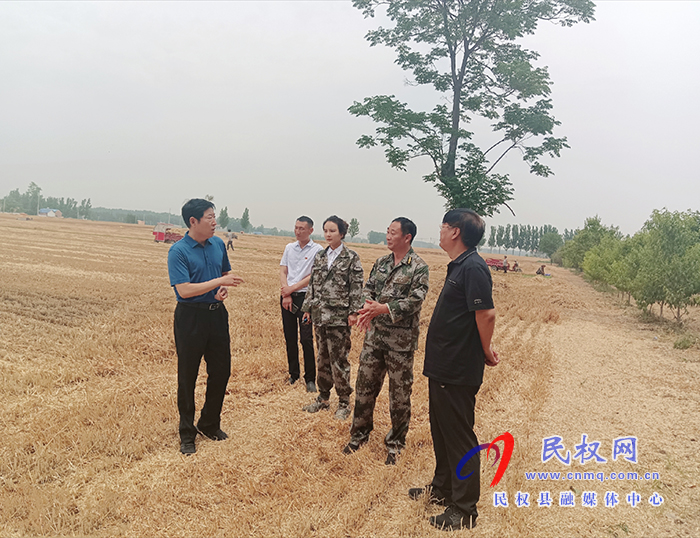 縣委常委、宣傳部長屠志遠(yuǎn)到莊子鎮(zhèn)調(diào)研“三夏”生產(chǎn)工作