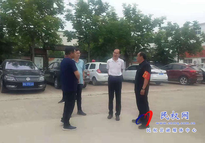 縣領(lǐng)導(dǎo)王雪山到我縣部分鄉(xiāng)鎮(zhèn)督導(dǎo)“三夏”生產(chǎn)、安全生產(chǎn)及巡河、防汛等工作