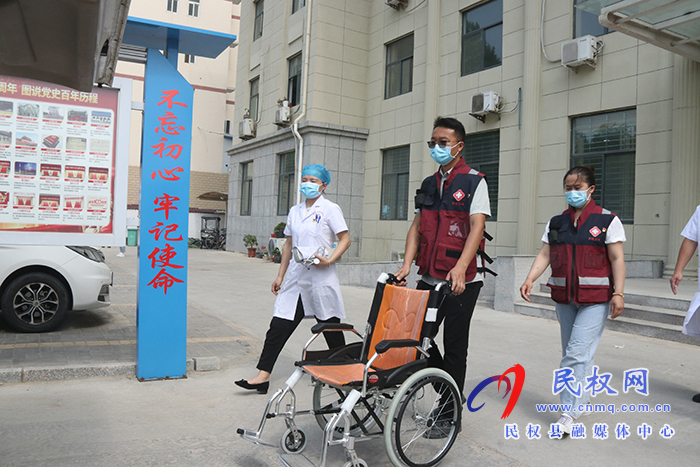 民權(quán):黨員“專車”?讓新冠疫苗接種有溫度 民權(quán):黨員“專車”?讓新冠疫苗接種有溫度