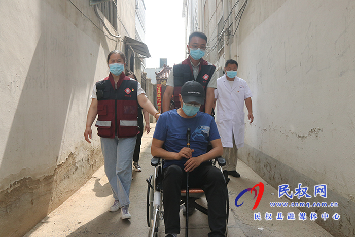 民權(quán):黨員“專車”?讓新冠疫苗接種有溫度 民權(quán):黨員“專車”?讓新冠疫苗接種有溫度