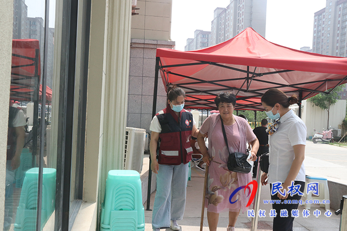 民權(quán):黨員“專車”?讓新冠疫苗接種有溫度 民權(quán):黨員“專車”?讓新冠疫苗接種有溫度