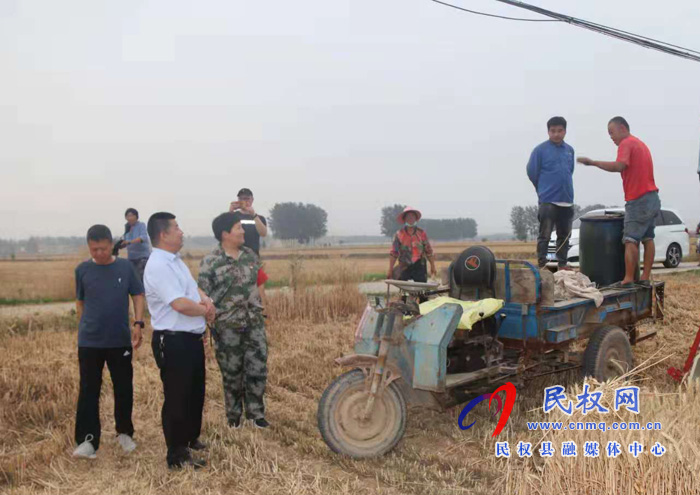 副縣長(zhǎng)張士彬到王莊寨鎮(zhèn)督導(dǎo)夏收夏種和秸稈禁燒工作 副縣長(zhǎng)張士彬到王莊寨鎮(zhèn)督導(dǎo)夏收夏種和秸稈禁燒工作