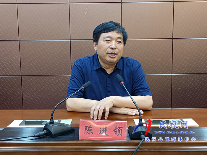 我縣召開(kāi)迎“七一”機(jī)關(guān)單位綠化亮化工作部署會(huì) 我縣召開(kāi)迎“七一”機(jī)關(guān)單位綠化亮化工作部署會(huì)