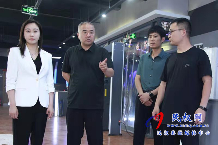 副縣長(zhǎng)朱琳察看安全生產(chǎn)情況 副縣長(zhǎng)朱琳察看安全生產(chǎn)情況