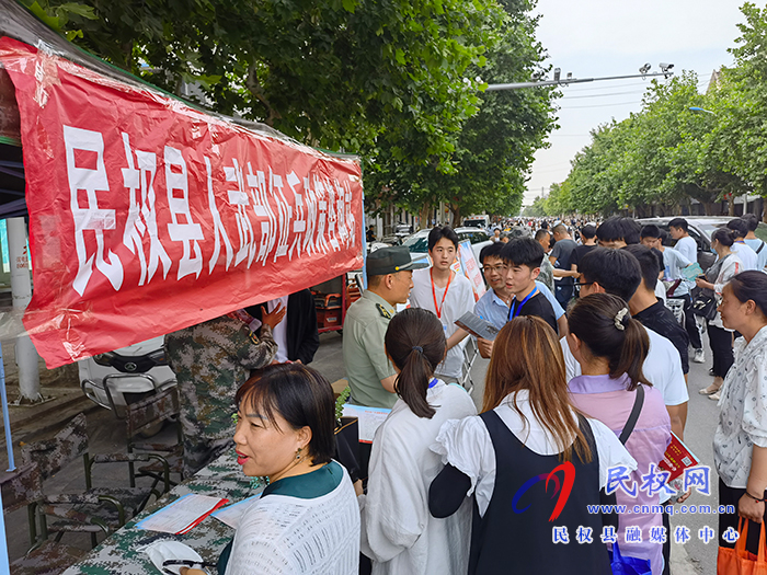 民權(quán)縣人武部助力高考服務(wù)學生精準動員 民權(quán)縣人武部助力高考服務(wù)學生精準動員