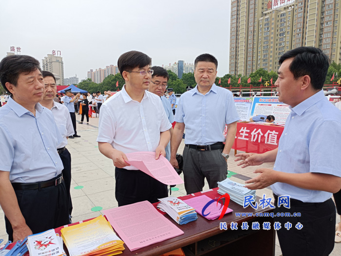 我縣開(kāi)展打擊和防范非法集資宣傳教育活動(dòng) 我縣開(kāi)展打擊和防范非法集資宣傳教育活動(dòng)