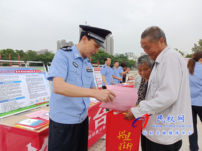 我縣開(kāi)展打擊和防范非法集資宣傳教育活動(dòng) 我縣開(kāi)展打擊和防范非法集資宣傳教育活動(dòng)