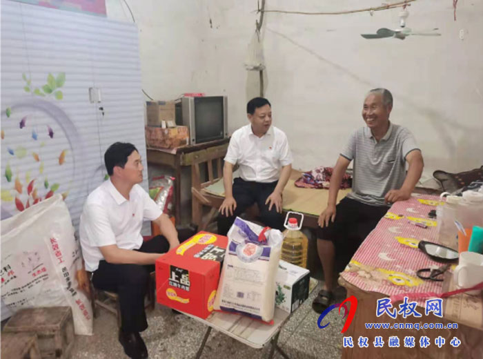 縣人大副主任石克林到孫六鎮(zhèn)開展“三五”基層工作日活動(dòng) 縣人大副主任石克林到孫六鎮(zhèn)開展“三五”基層工作日活動(dòng)