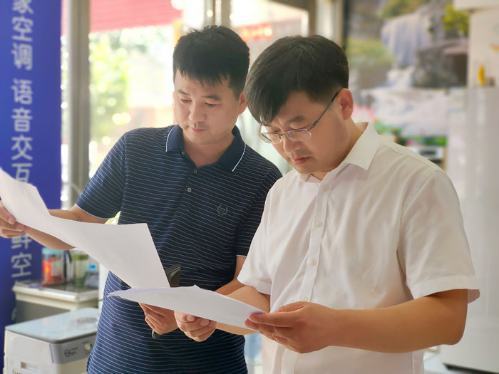 縣委副書記、縣長張團結到雙塔鎮(zhèn)督導暗訪安全生產(chǎn)工作